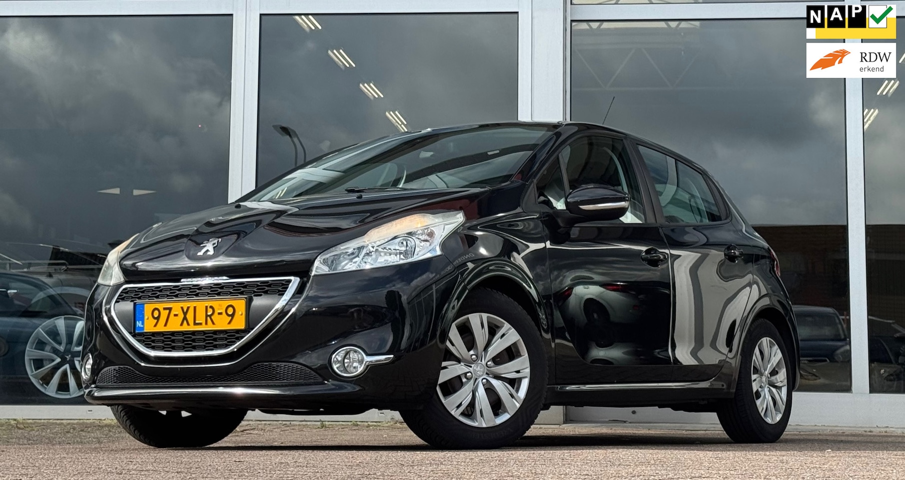 Peugeot 208 - 1.4 VTi Envy Navigatie Trekhaak Mooi! - AutoWereld.nl
