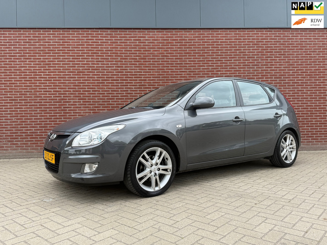 Hyundai i30 - 1.6i Dynamic Automaat / Nap / Airco / Cruise control - AutoWereld.nl