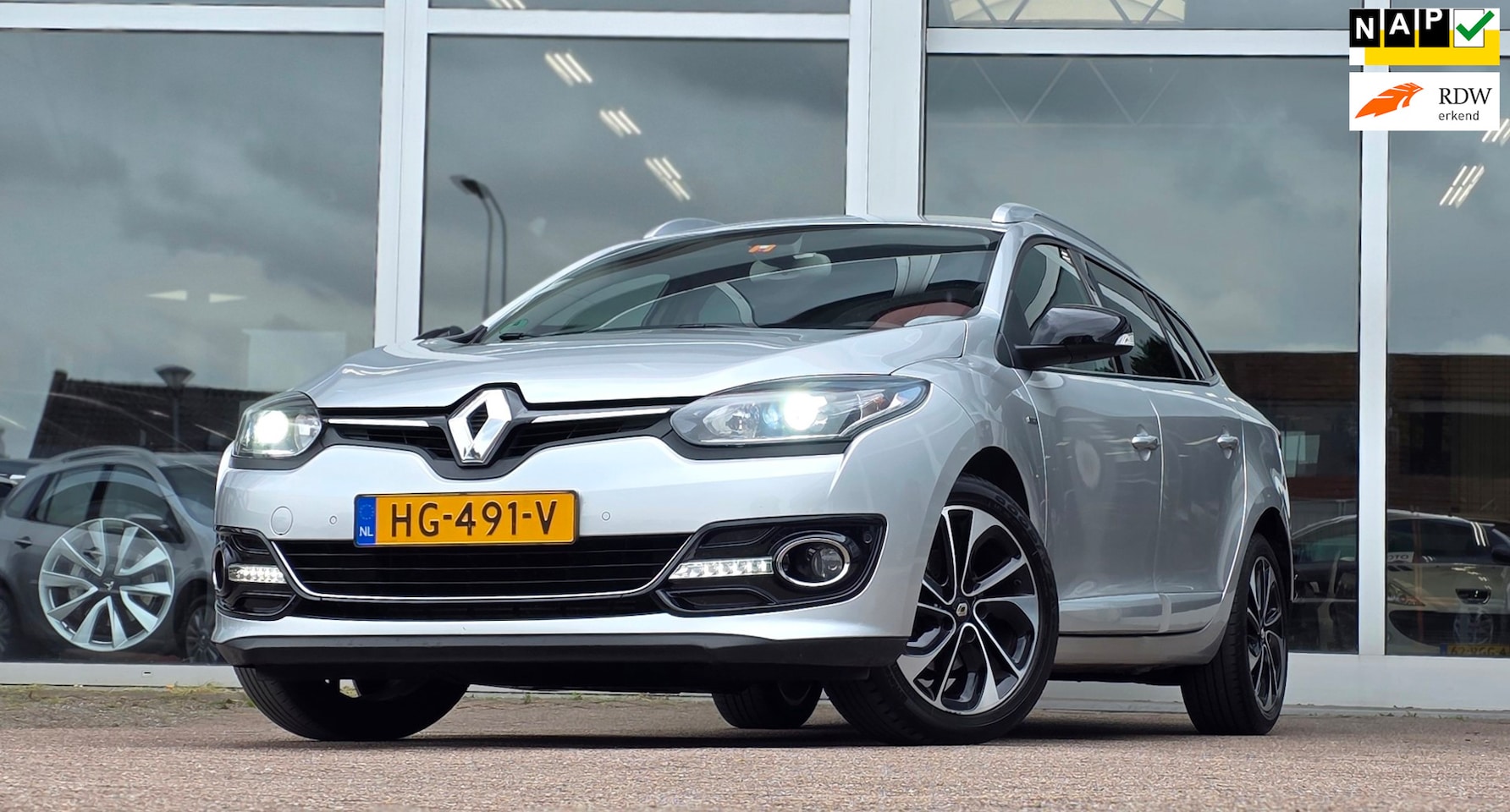 Renault Mégane Estate - 1.5 dCi Bose Trekhaak R-Link Clima PDC Xenon Mooi! - AutoWereld.nl