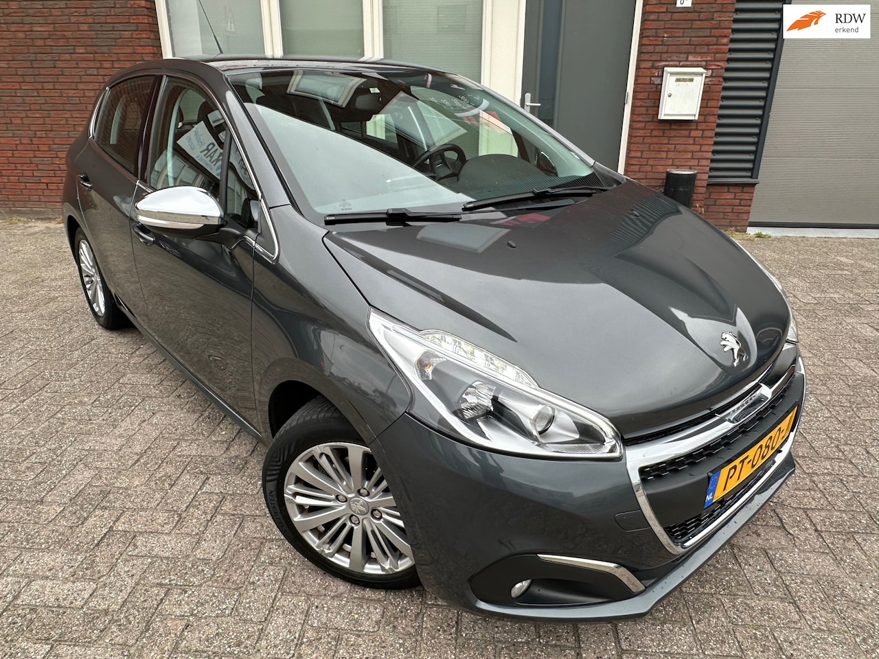 Peugeot 208 - 1.2 PureTech Blue Lease Executive / Navi / PDC / Cruise / Carplay / NAP - AutoWereld.nl