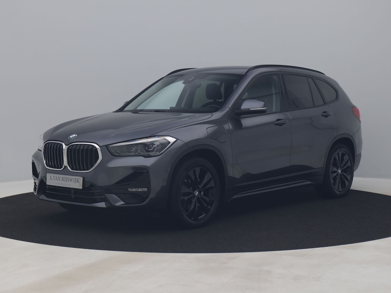BMW X1 - xDrive25e | CAMERA | HUD | NAVI - AutoWereld.nl