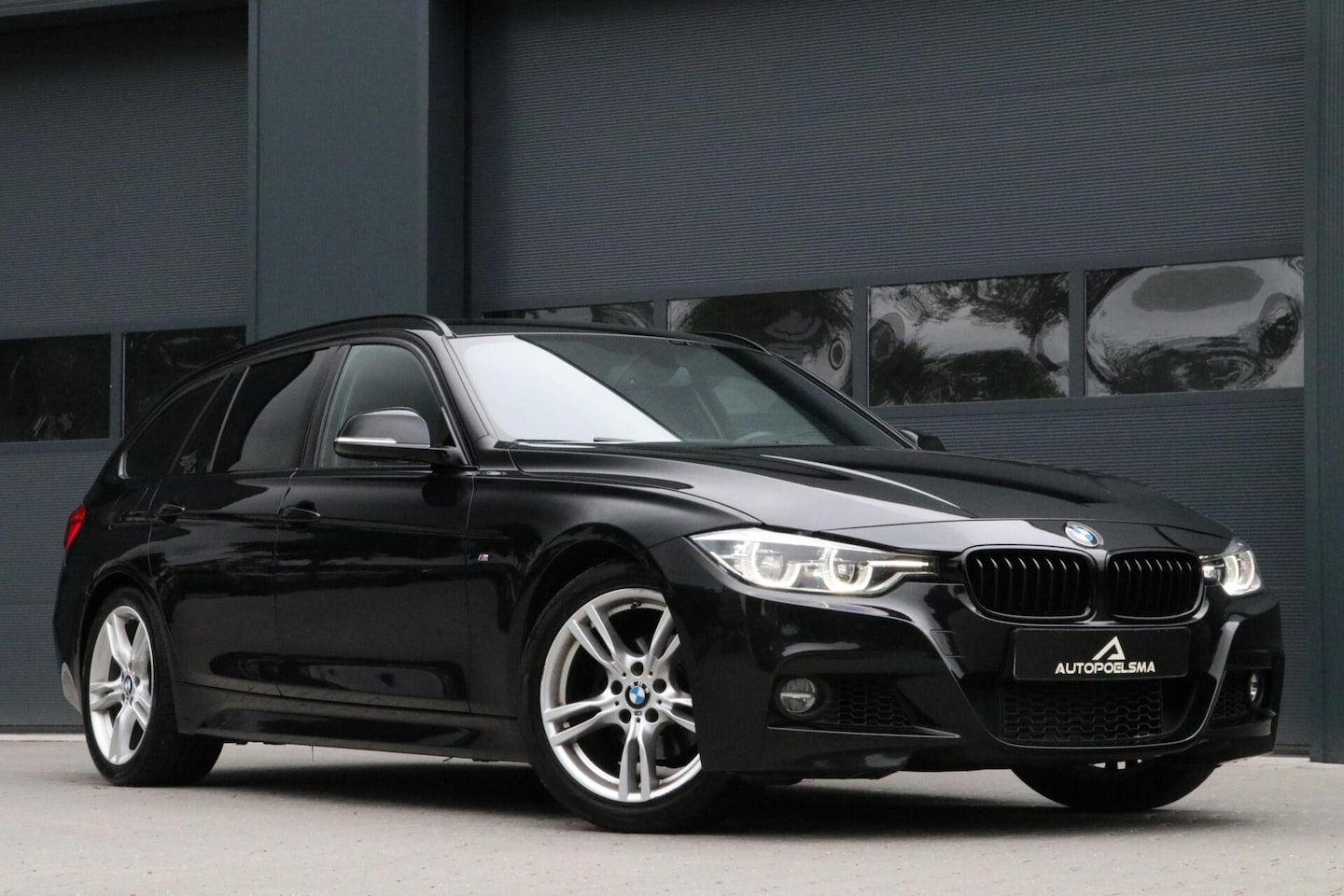 BMW 3-serie Touring - 318i |M-SPORT| Shadowline Led Stoelverw Navi Pdc Xenon Sportzetels 110000KM BJ2017 - AutoWereld.nl