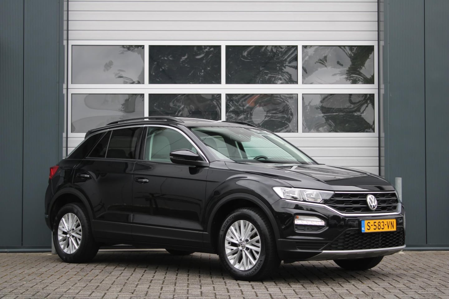 Volkswagen T-Roc - 1.5 TSI Sport 150pk ACC/Stoelverwarming/Panodak/Camera/Navi/PDC/Leder/Apple/Android/16"LM/ - AutoWereld.nl