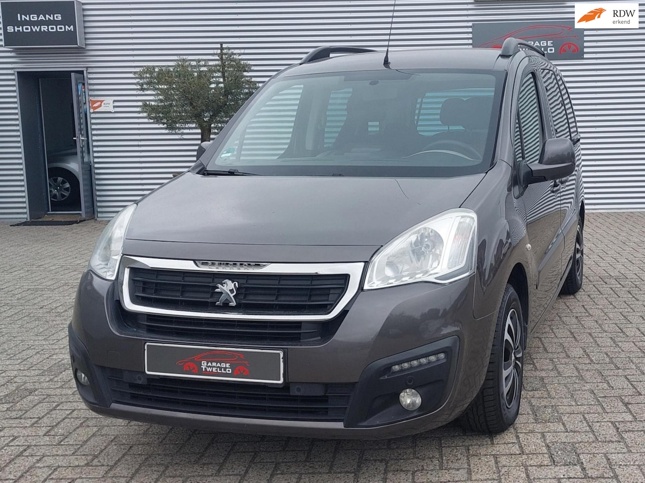 Peugeot Partner Tepee - 1.2 PureTech Active distrubutiriem vervangen bij 117.000 km automatische airco, stoel verw - AutoWereld.nl
