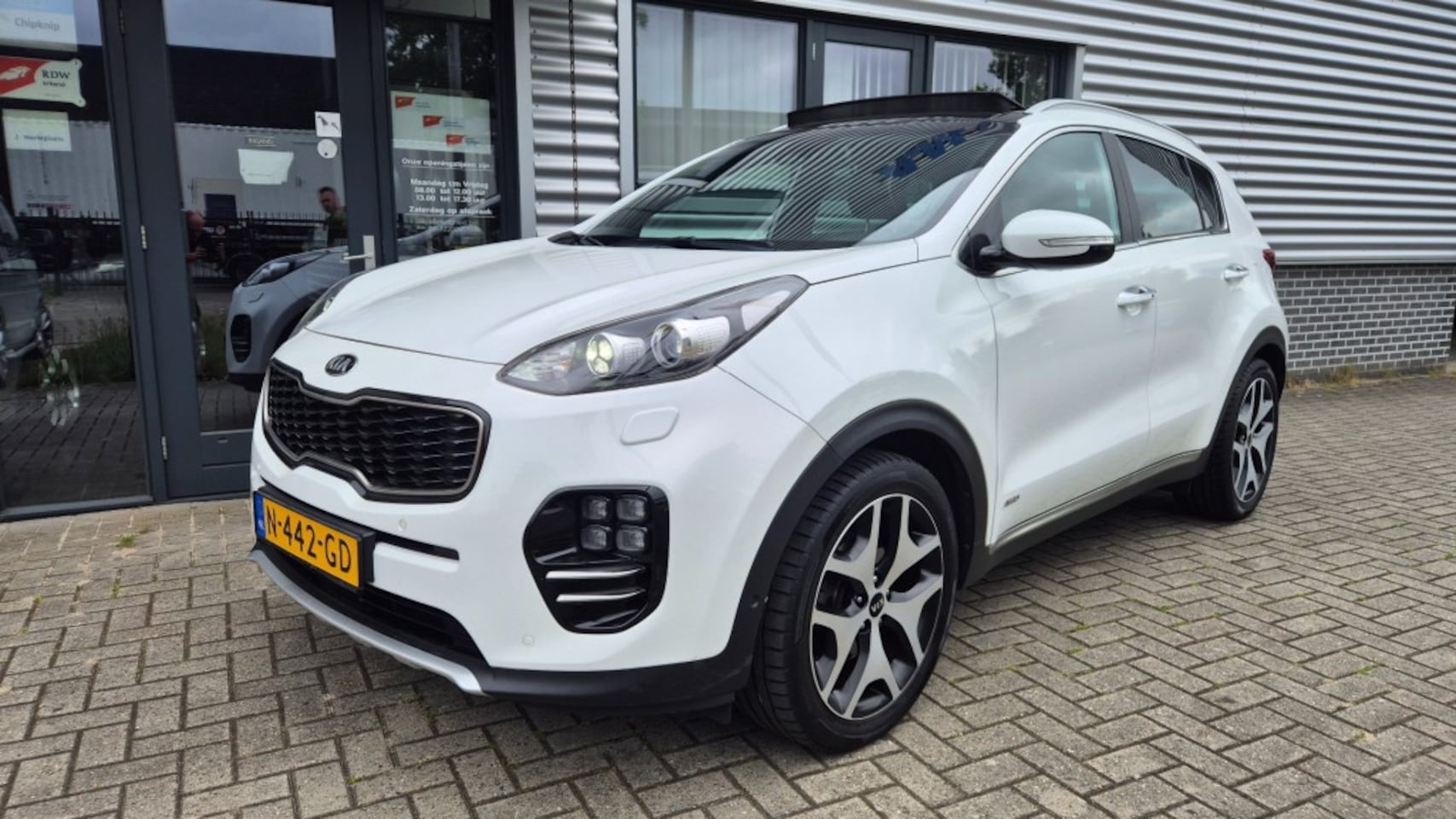 Kia Sportage - 1.6T GDI 4WD GT Line PANO PDC ACC TREKHAAK AUTOMAAT LEDER STOELKOELING/ VERWARMING - AutoWereld.nl