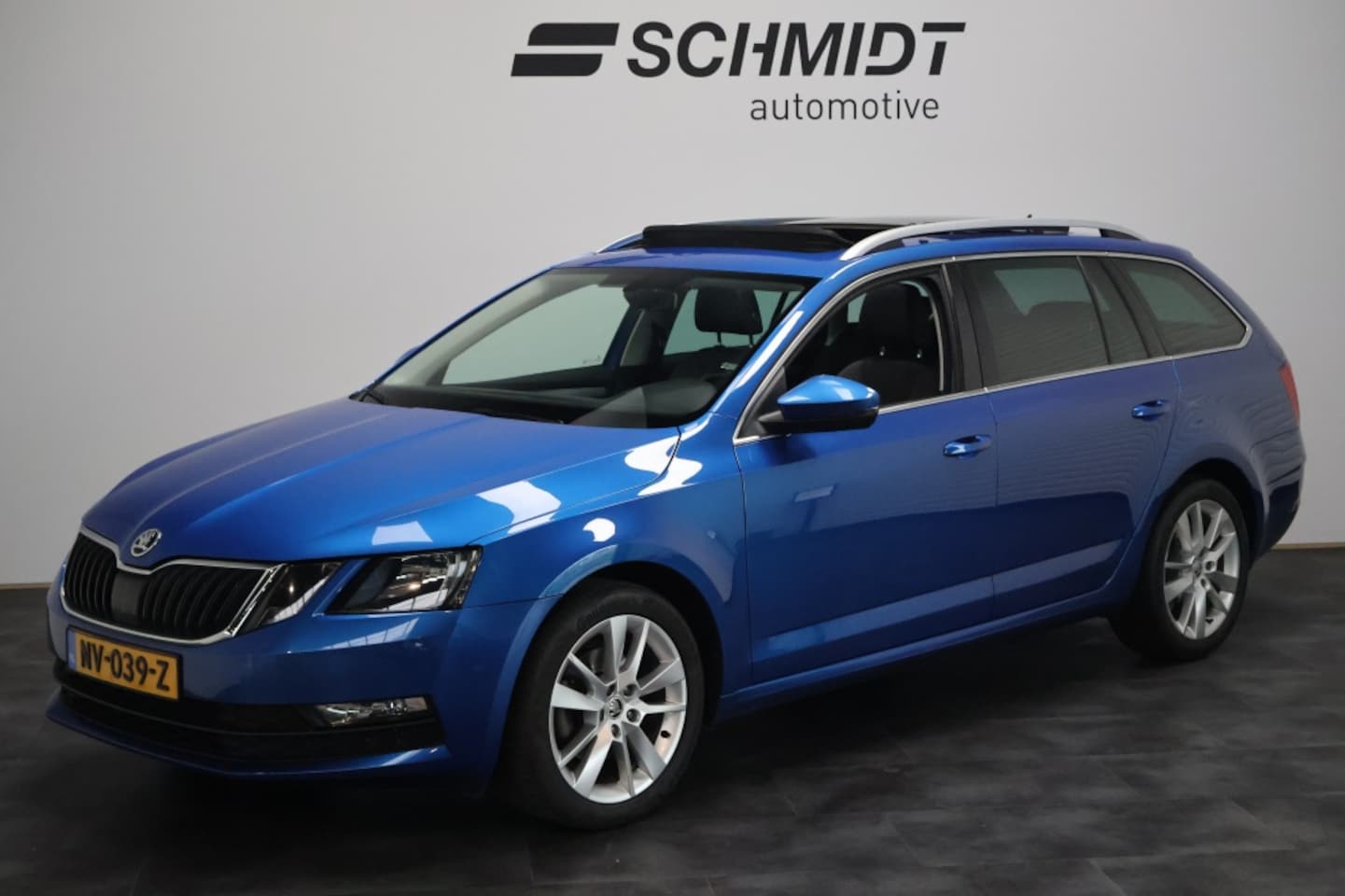 Skoda Octavia Combi - 1.0 TSI Ambition Business | Panoramadak | Camera | Navi | Leder - AutoWereld.nl