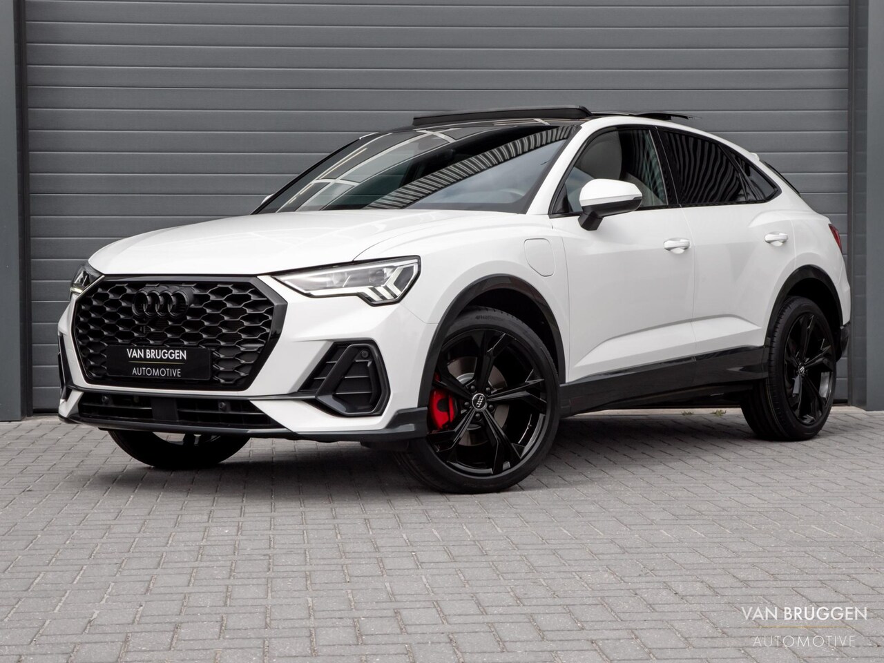 Audi Q3 Sportback - 45 TFSI e S-Line Pano Keyless Camera ACC BTW Dodehoek 20" - AutoWereld.nl