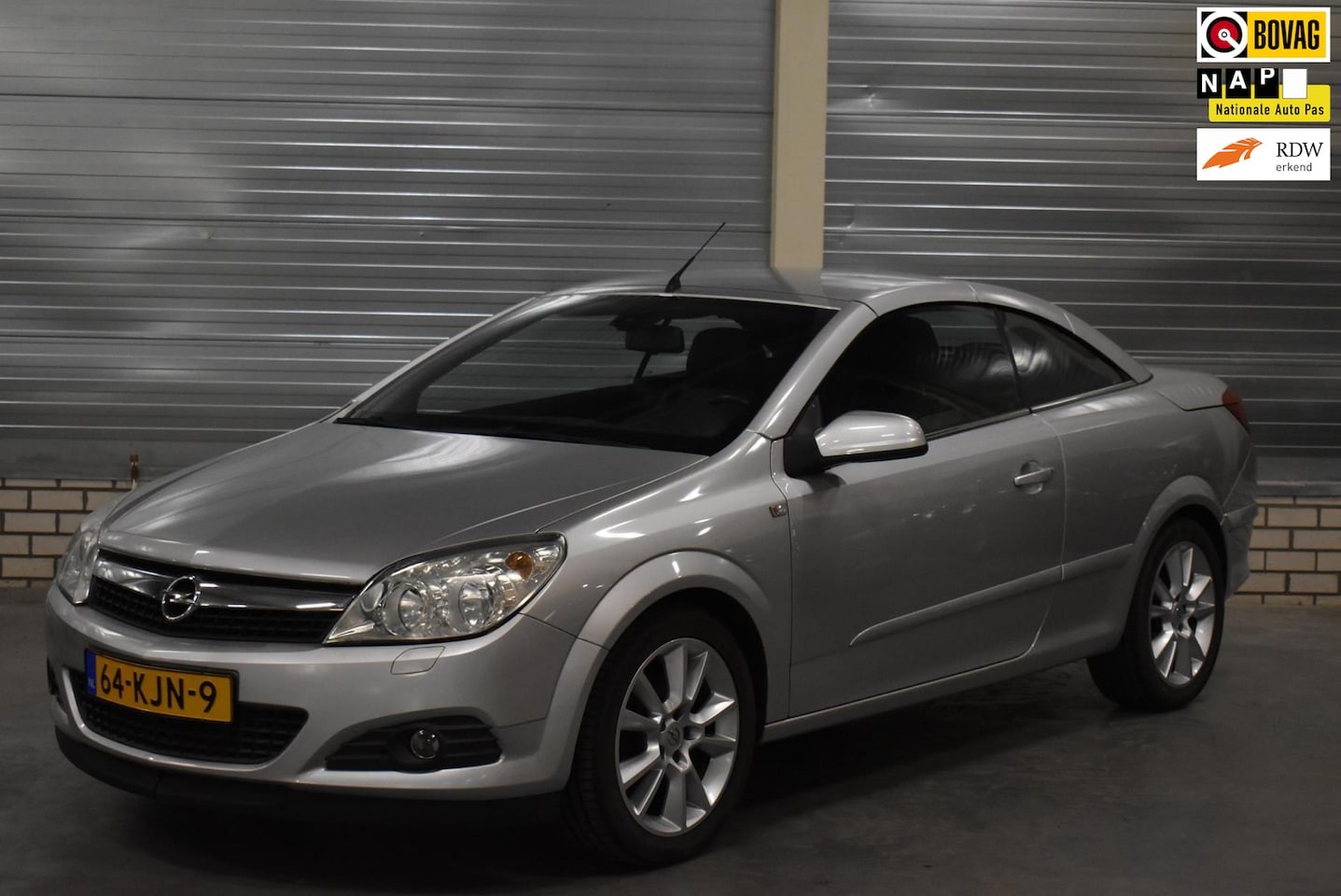 Opel Astra TwinTop - 1.8 Cosmo + Leder|Stoelverwarming|Climate Control|Cruise Control| - AutoWereld.nl