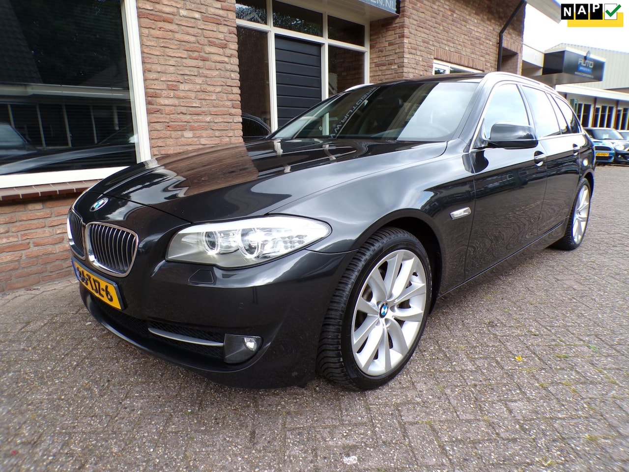 BMW 5-serie Touring - 520d High Executive Automaat / Leder / Navi / Panoramadak - AutoWereld.nl