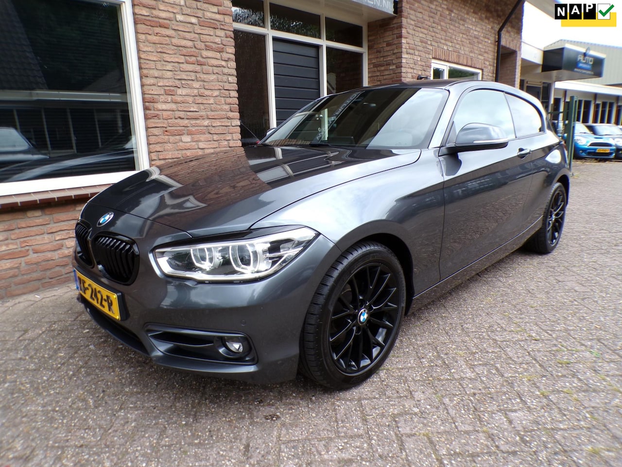 BMW 1-serie - 118i Centennial High Executive Automaat / leder / Navi - AutoWereld.nl