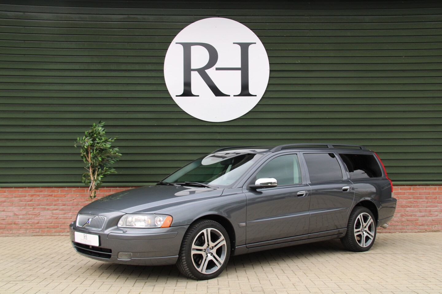 Volvo V70 - 2.5T Automaat AWD Edition Sport - Youngtimer! - AutoWereld.nl