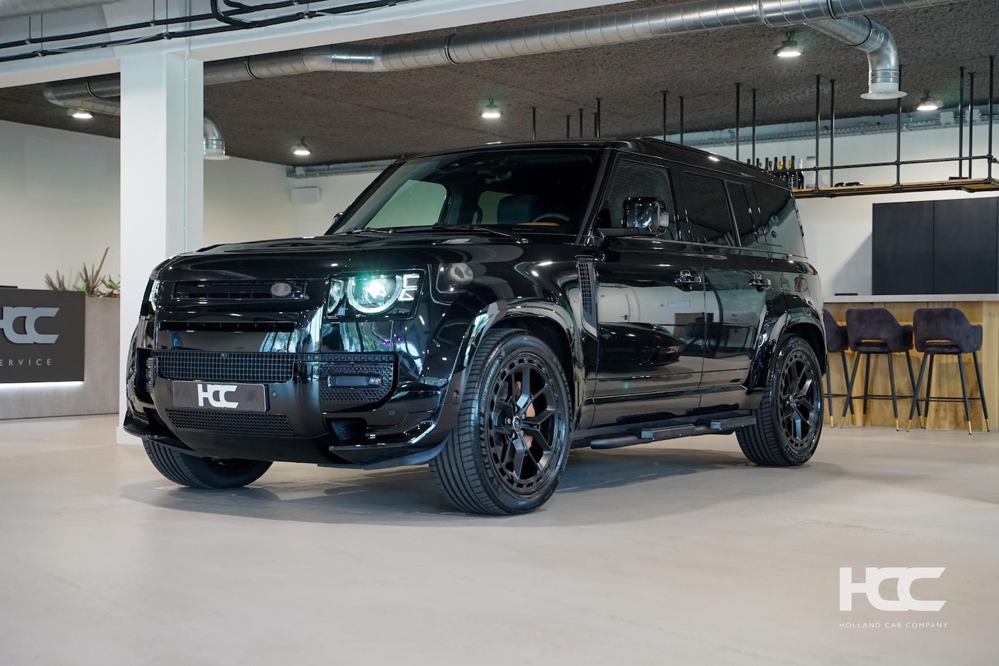 Land Rover Defender 110 - P400e HSE X-Dynamic | URBAN Widetrack | Custom - AutoWereld.nl