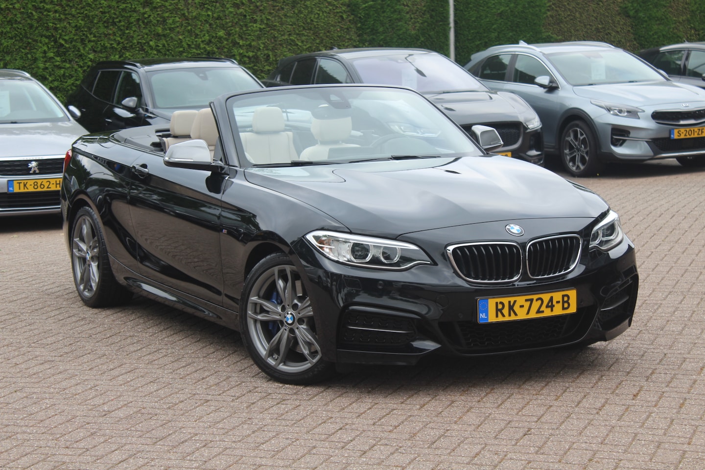 BMW 2-serie Cabrio - M240i xDrive High Exe. M Sport / Camera / Leder / Harman Kardon / 18'' / Keyless / Navigat - AutoWereld.nl