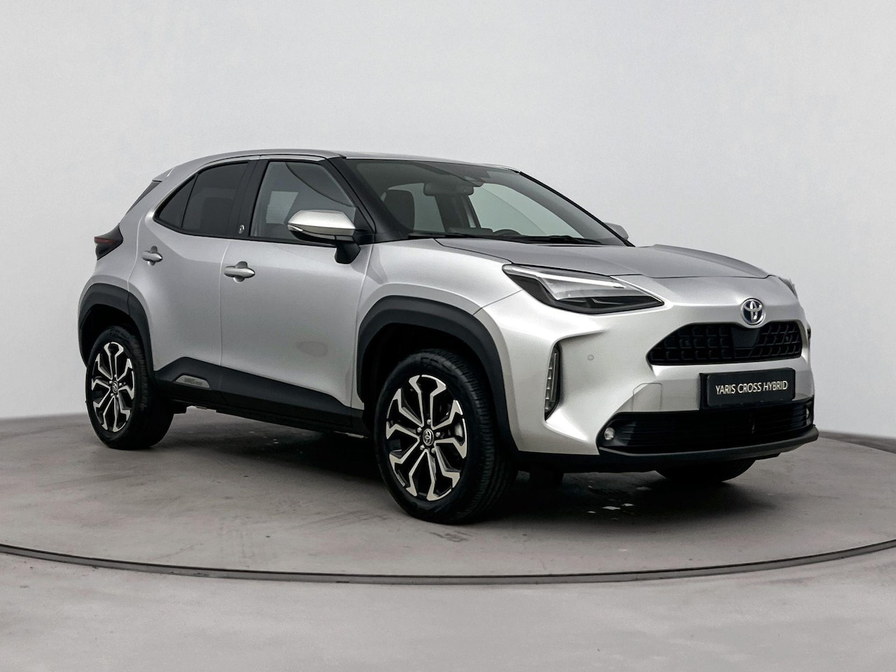 Toyota Yaris Cross - 1.5 Hybrid 115 First Edition | Navigatie | Stoelverwarming - AutoWereld.nl