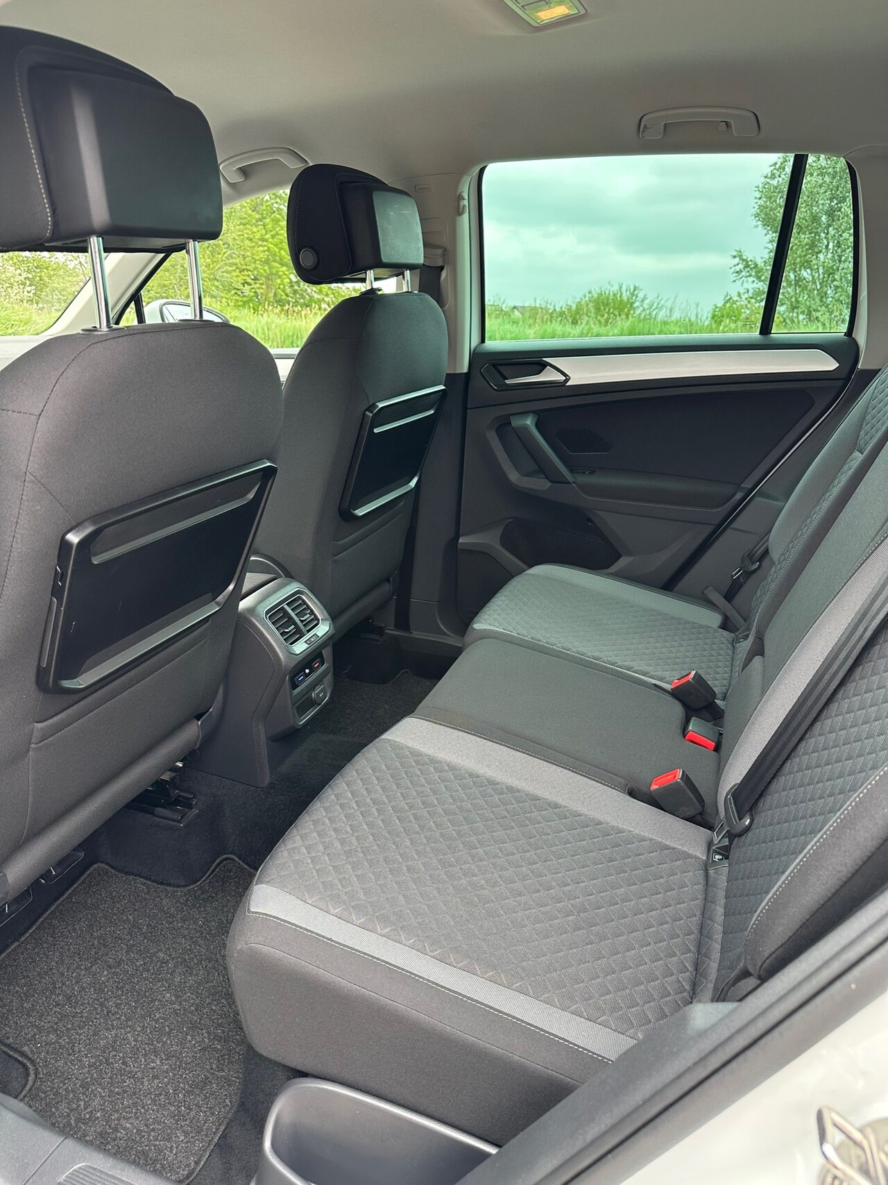 Volkswagen Tiguan - 1.4 TSI Comfortline 1.4 TSI Comfortline, Navi, Cruisecontrol, PDC, Bluetooth