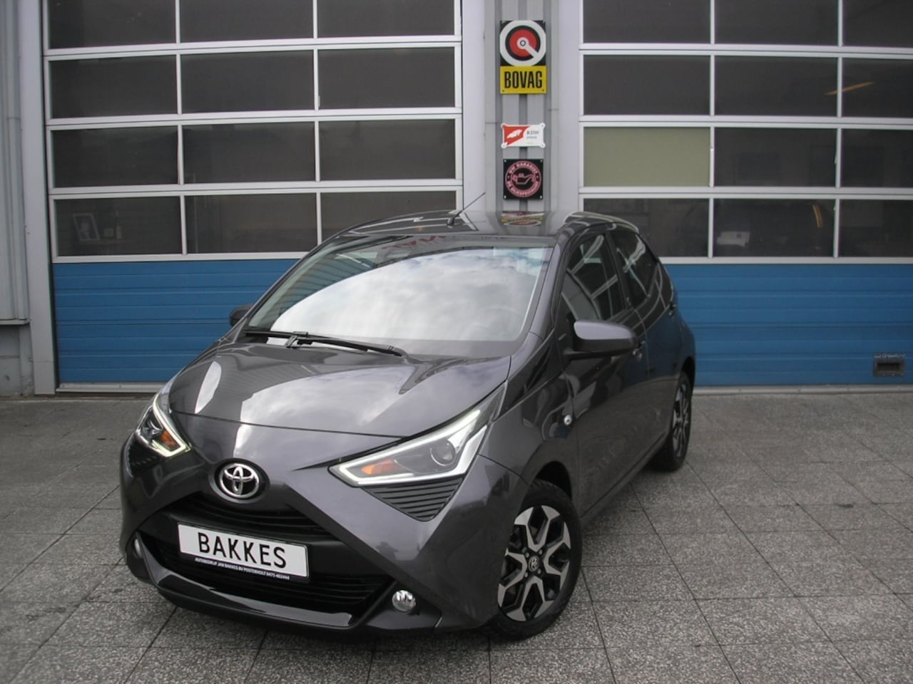 Toyota Aygo - 1.0 VVT-i x-play 28.000 km! Parkeersensors - AutoWereld.nl