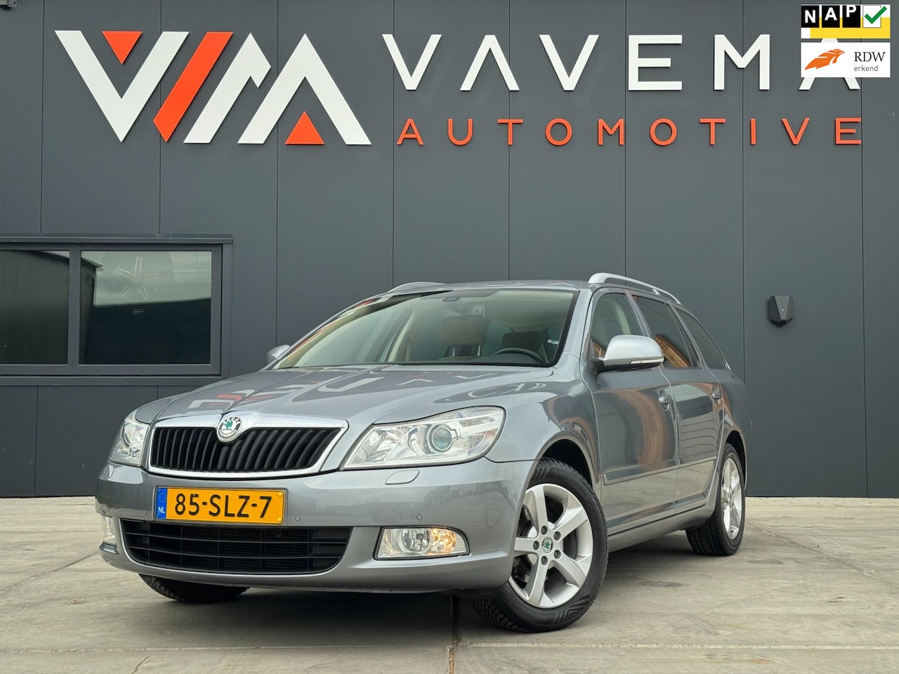 Skoda Octavia Combi - 1.2 TSI Elegance Business Line 2011 Airco Clima Navigatie Trekhaak - AutoWereld.nl