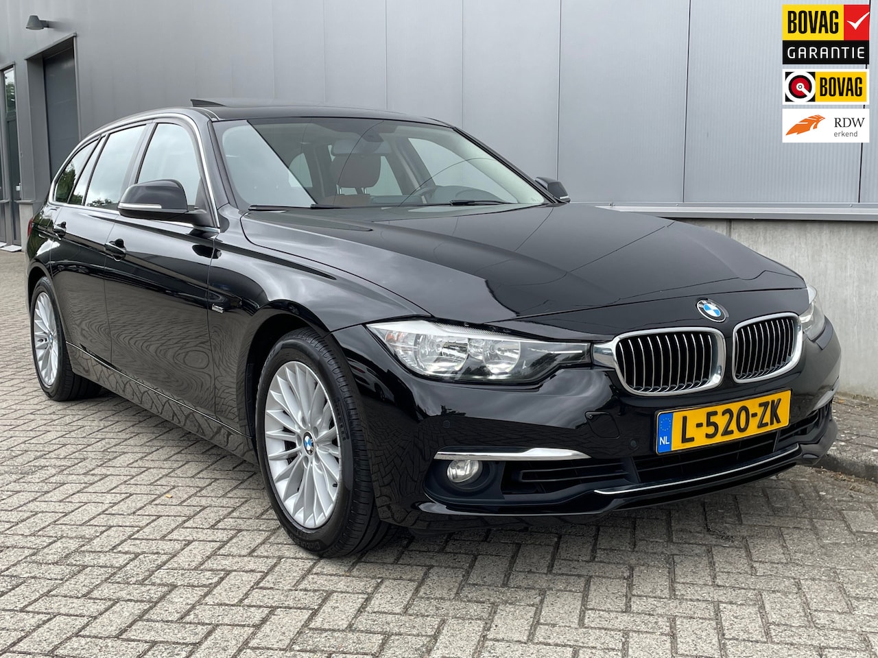 BMW 3-serie Touring - 318i Luxury / Leder / Panorama Dak - AutoWereld.nl