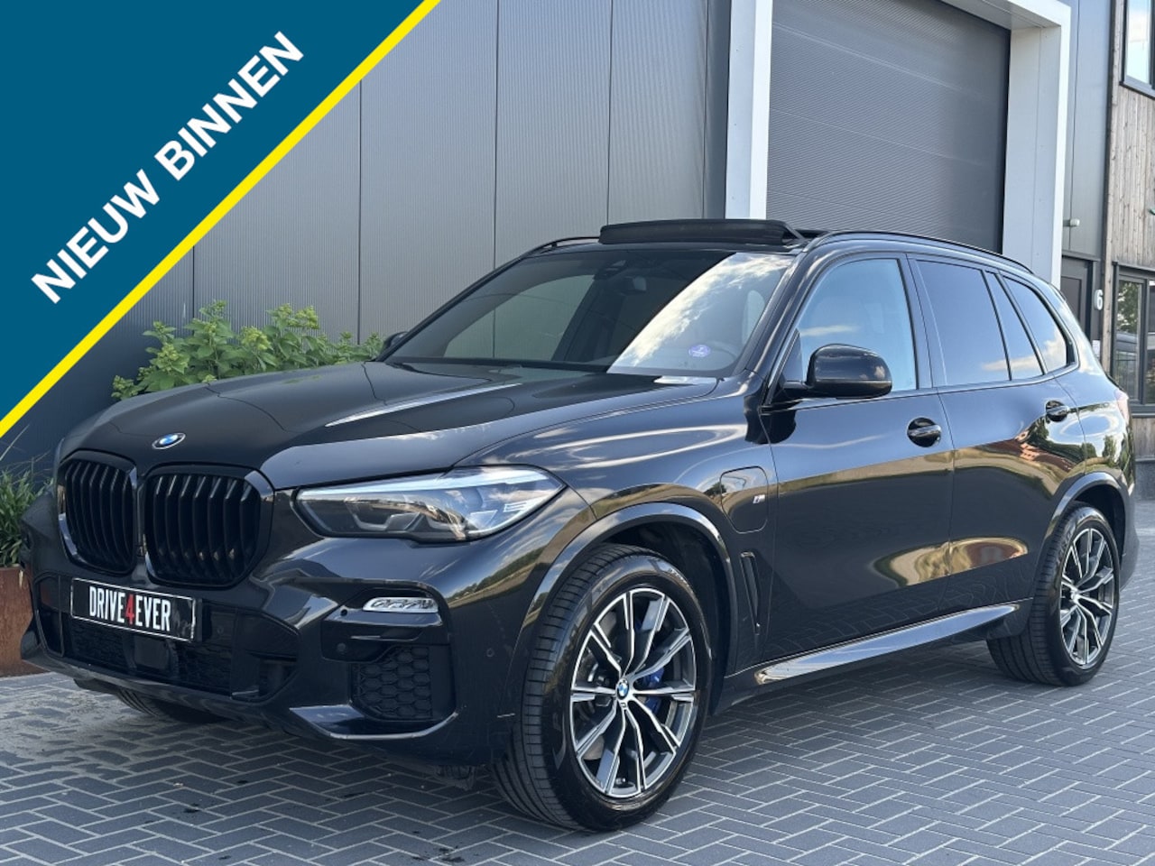 BMW X5 - xDrive45e M PACK 395pk PANO ECC CAMERA LEDER SPORTVELGEN - AutoWereld.nl