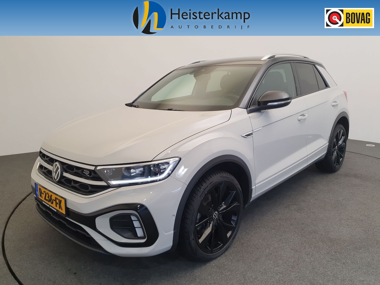 Volkswagen T-Roc - 1.5 TSI R-Line 150PK DSG Camera, Dodehoek detectie, Trekhaak, Keyless entry - AutoWereld.nl