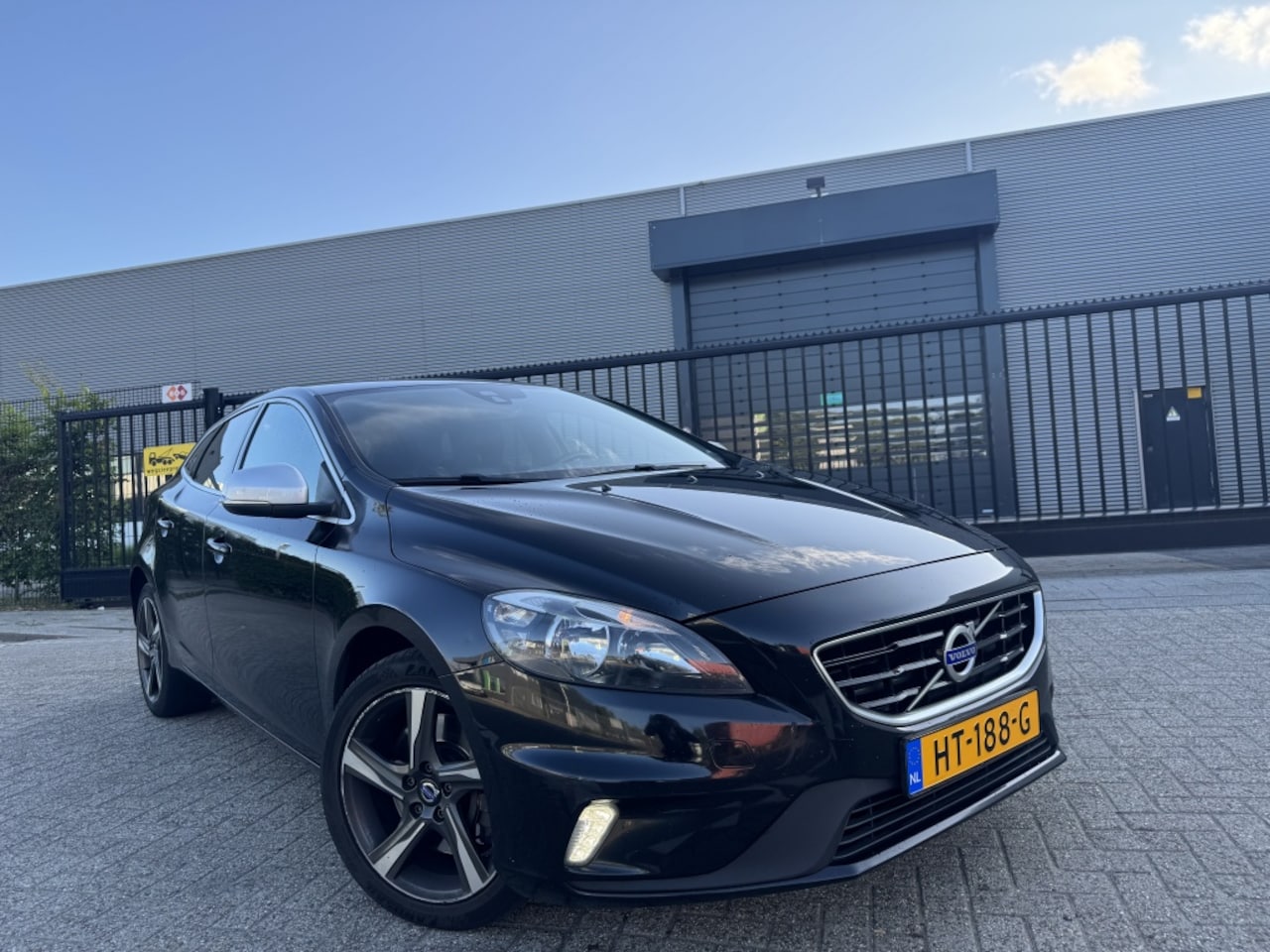 Volvo V40 - 2.0 D3 Automaat R-Design Turbofluit 2015 - AutoWereld.nl