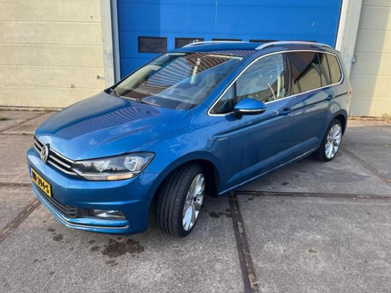 Volkswagen Touran - 1.6 TDI SCR Highline 7p! 12-2015! AUTOMAAT - AutoWereld.nl