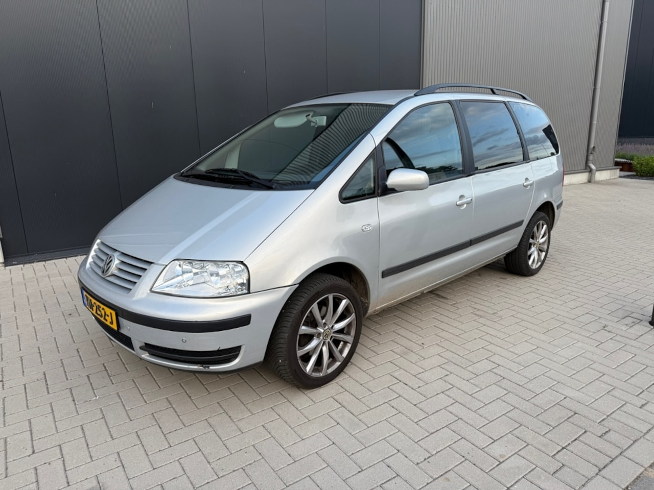 Volkswagen Sharan - 2.0 Trendline 7-Persoons Airco - AutoWereld.nl