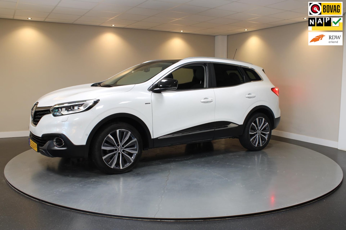 Renault Kadjar - 1.2 TCe Bose *Automaat* Nwe Distr.Ketting|Trekhaak|Stoelverw. - AutoWereld.nl