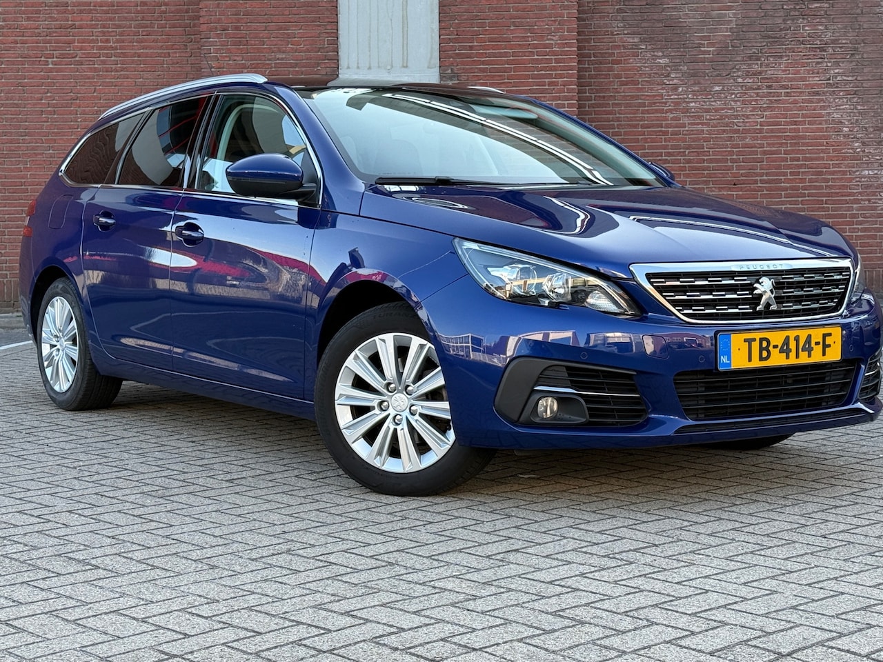 Peugeot 308 SW - 1.2 PureTech Blue|PANNO|NAVI|R.CAMARA|TREKHAAK - AutoWereld.nl