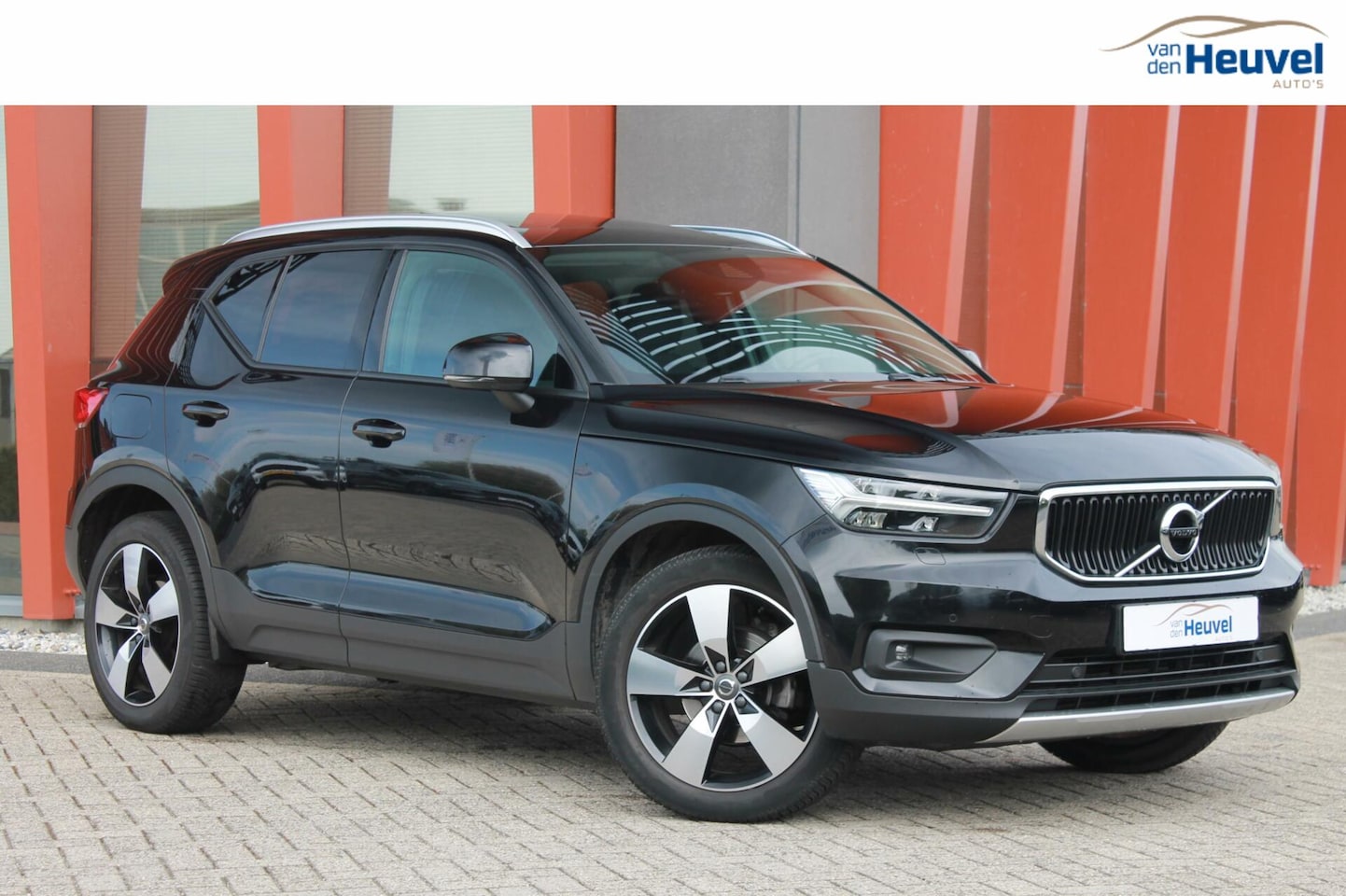 Volvo XC40 - T3 Momentum Business | Parkeercamera | Stoelverwarming | Trekhaak | Pilot Assist | Keyless - AutoWereld.nl