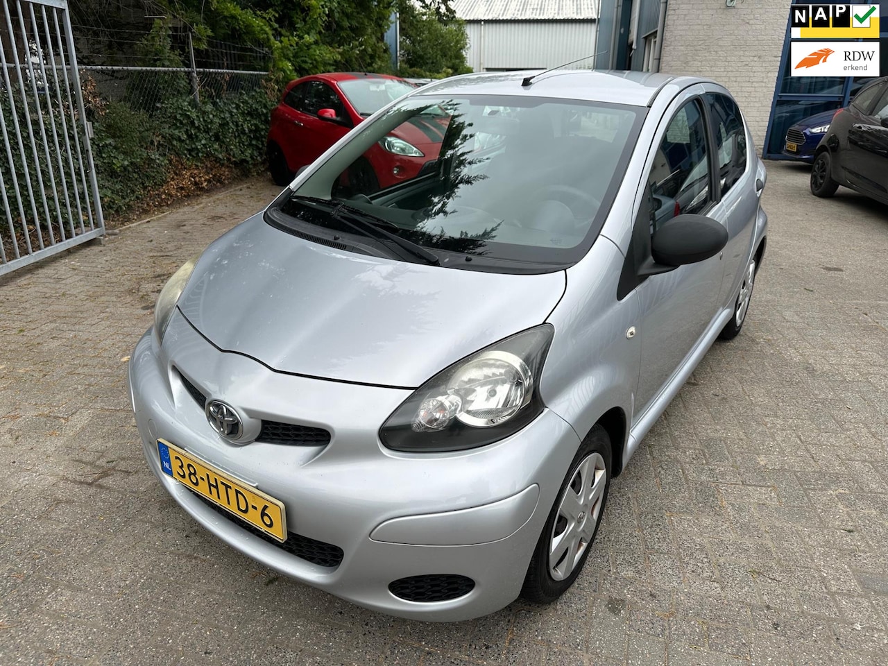 Toyota Aygo - 1.0-12V Access 1.0-12V Access, 5 deurs, Apk 07/2026 - AutoWereld.nl