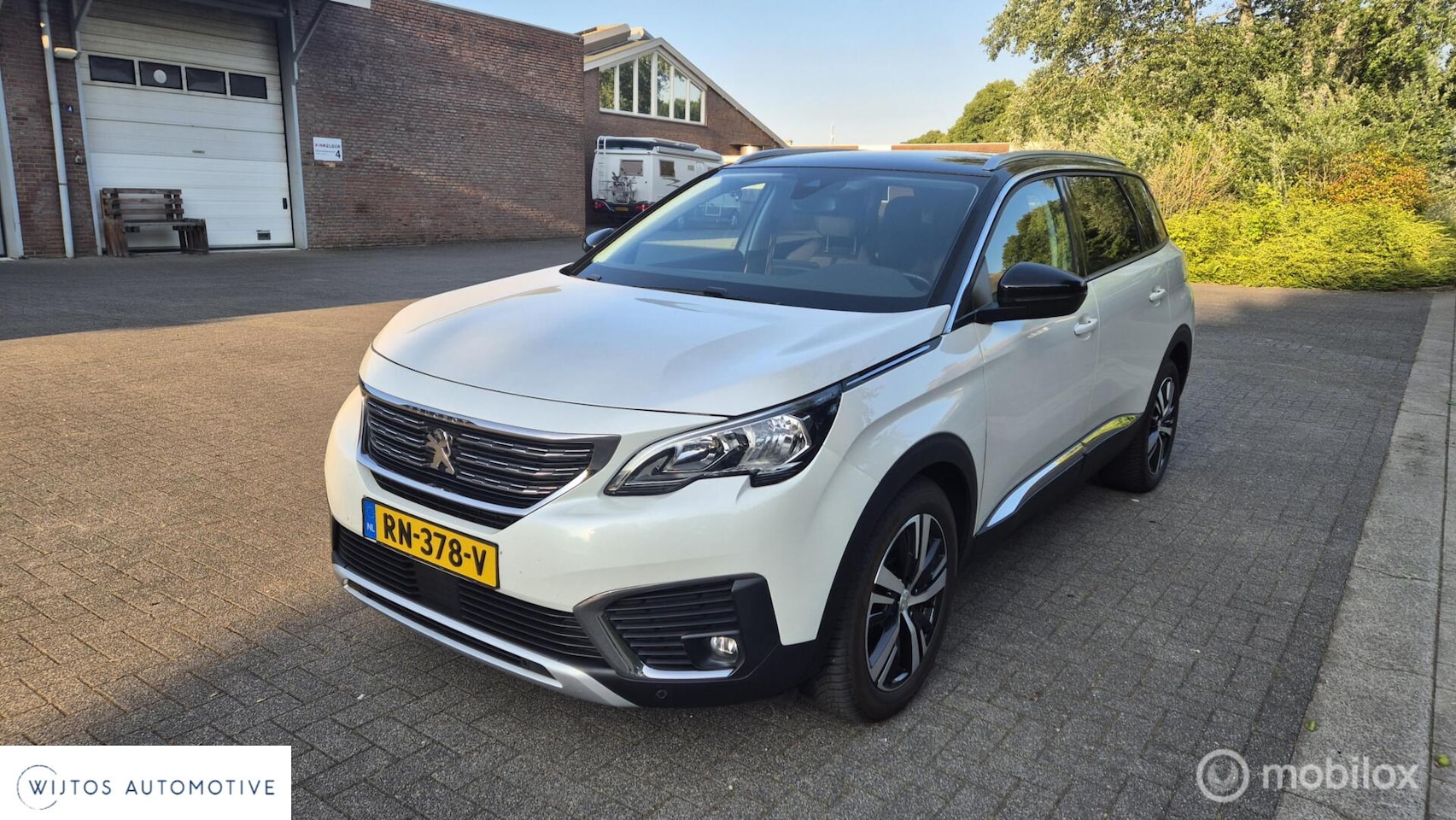 Peugeot 5008 - 1.2 PureTech Allure 1.2 PureTech Allure, trekhaak, navi - AutoWereld.nl