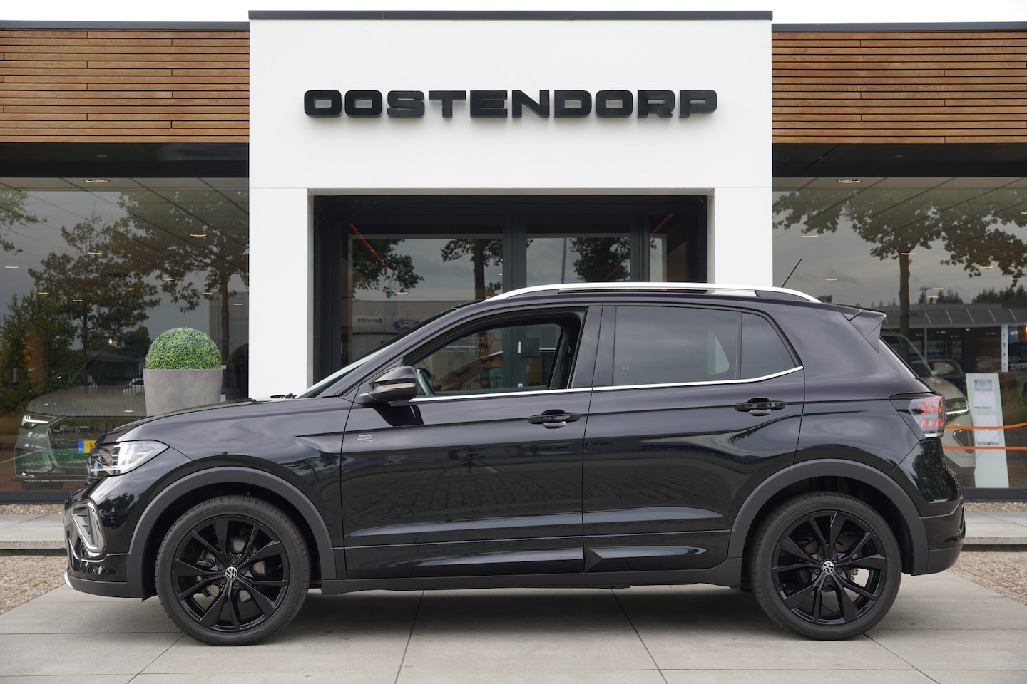 Volkswagen T-Cross - 1.5TSI/150pk R-Line Blackstyle DSG Automaat|2024|IQ-LED|Navi|18"Blackstye|Carplay/AndroidA - AutoWereld.nl