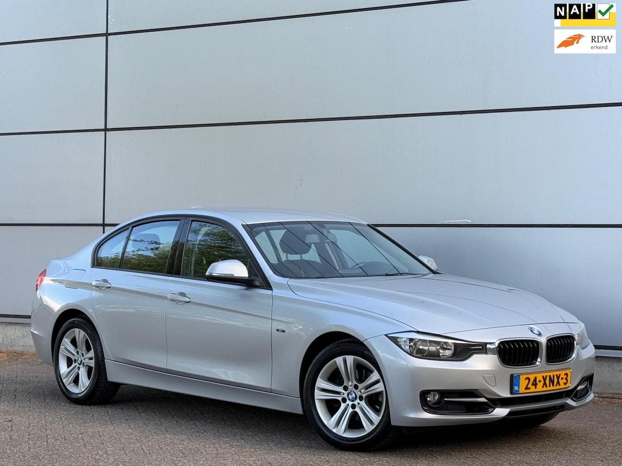 BMW 3-serie - 320i Executive Automaat |Navi |Cruise |Airco |Lmv |Nap |Boekjes - AutoWereld.nl