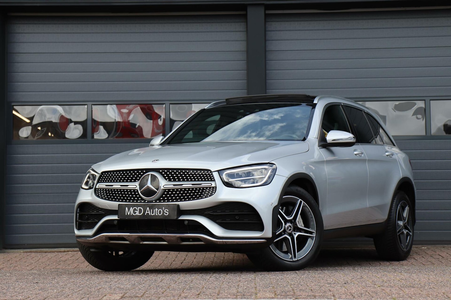 Mercedes-Benz GLC-klasse - 200 4MATIC AMG-Pakket /LED/PANODAK/LEDER/STOELVERW./CARPLAY/PDC! - AutoWereld.nl