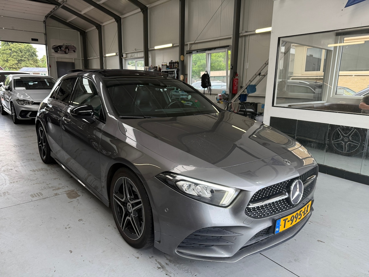 Mercedes-Benz A-klasse - 200 AMG pakket Pano sfeerverlichting camera - AutoWereld.nl