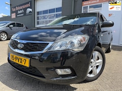 Kia Cee'd - 1.4 CVVT Seven van 2de Eig met parkeercamera en navigatie en bluetooth telefoon en airco
