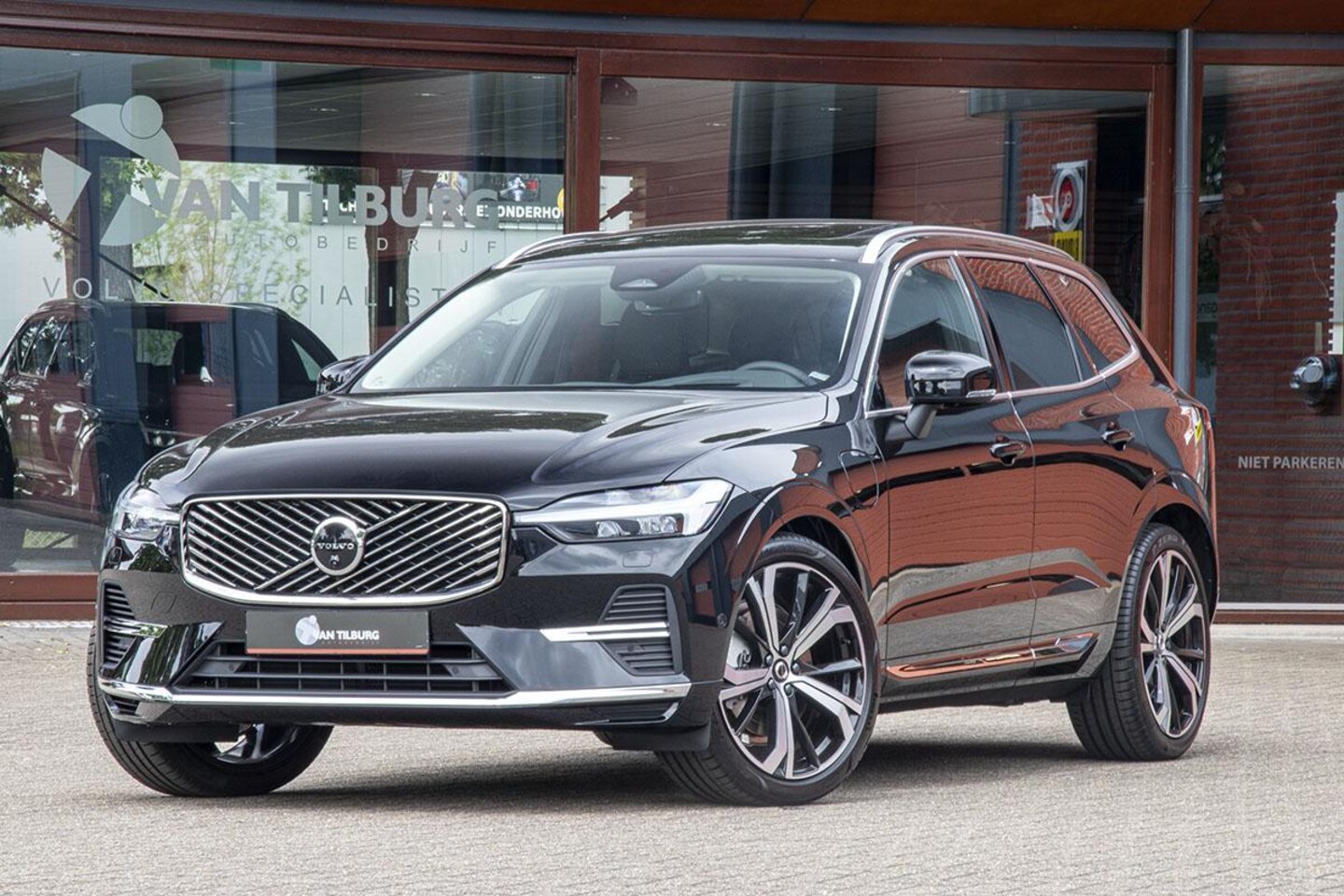 Volvo XC60 - 2.0 T8 AWD ULTRA RECHARGE / LUCHTVERING / TREKHAAK - AutoWereld.nl