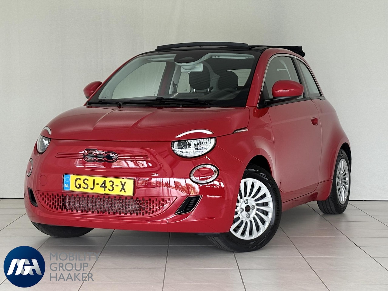 Fiat 500 C - RED 42 kWh | Cabrio | Navigatie | Parkeercamera | Climate Control | Cruise Control - AutoWereld.nl