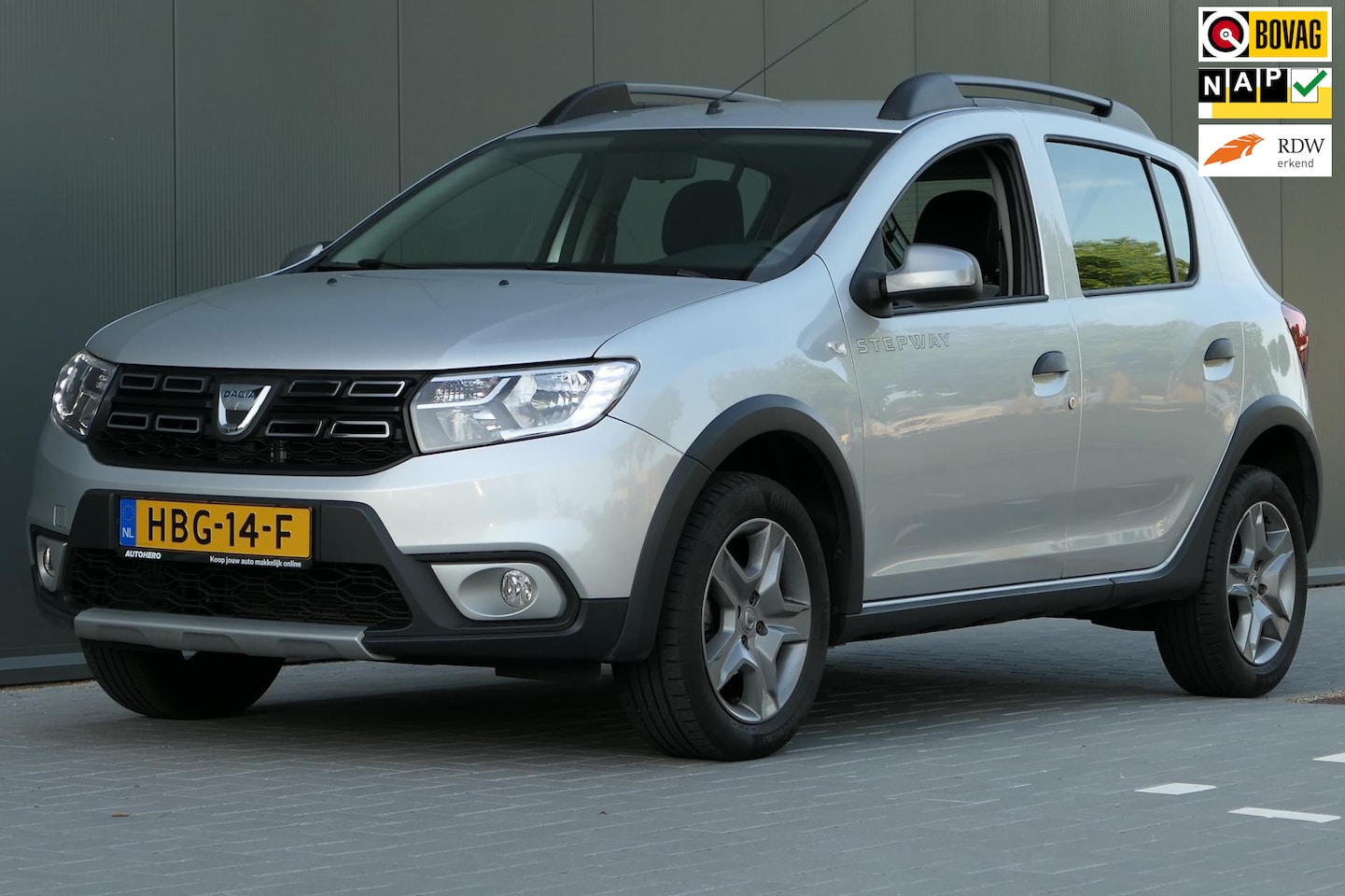 Dacia Sandero Stepway - 0.9 TCe Laureate Navi Carplay Cruise Airco - AutoWereld.nl