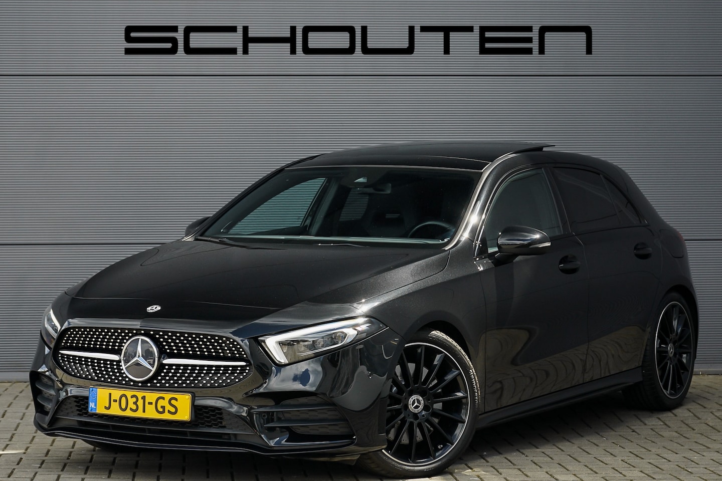 Mercedes-Benz A-klasse - 250 Premium Plus AMG-Line Night Pano Burmester Ambiente - AutoWereld.nl