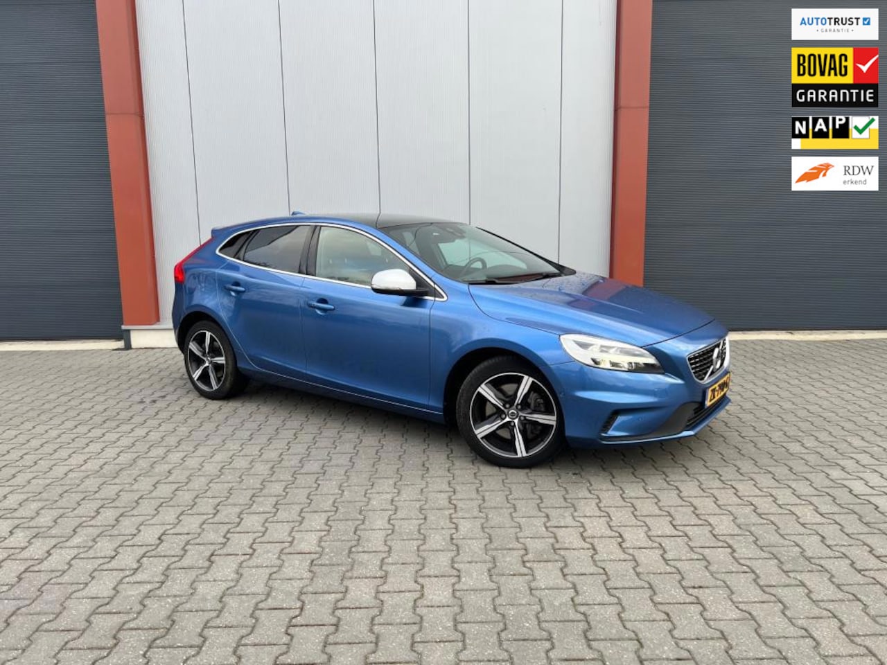 Volvo V40 - 1.5 T3 Polar+ Sport R-Design - AutoWereld.nl