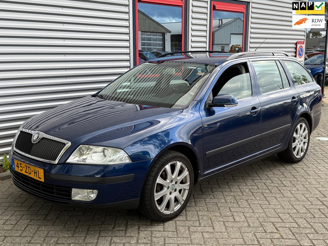 Skoda Octavia Combi - 1.6 Ambiente 75KW *1e Eigenaar* - AutoWereld.nl