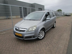 Opel Zafira - 1.8 Essentia, Lezen aub
