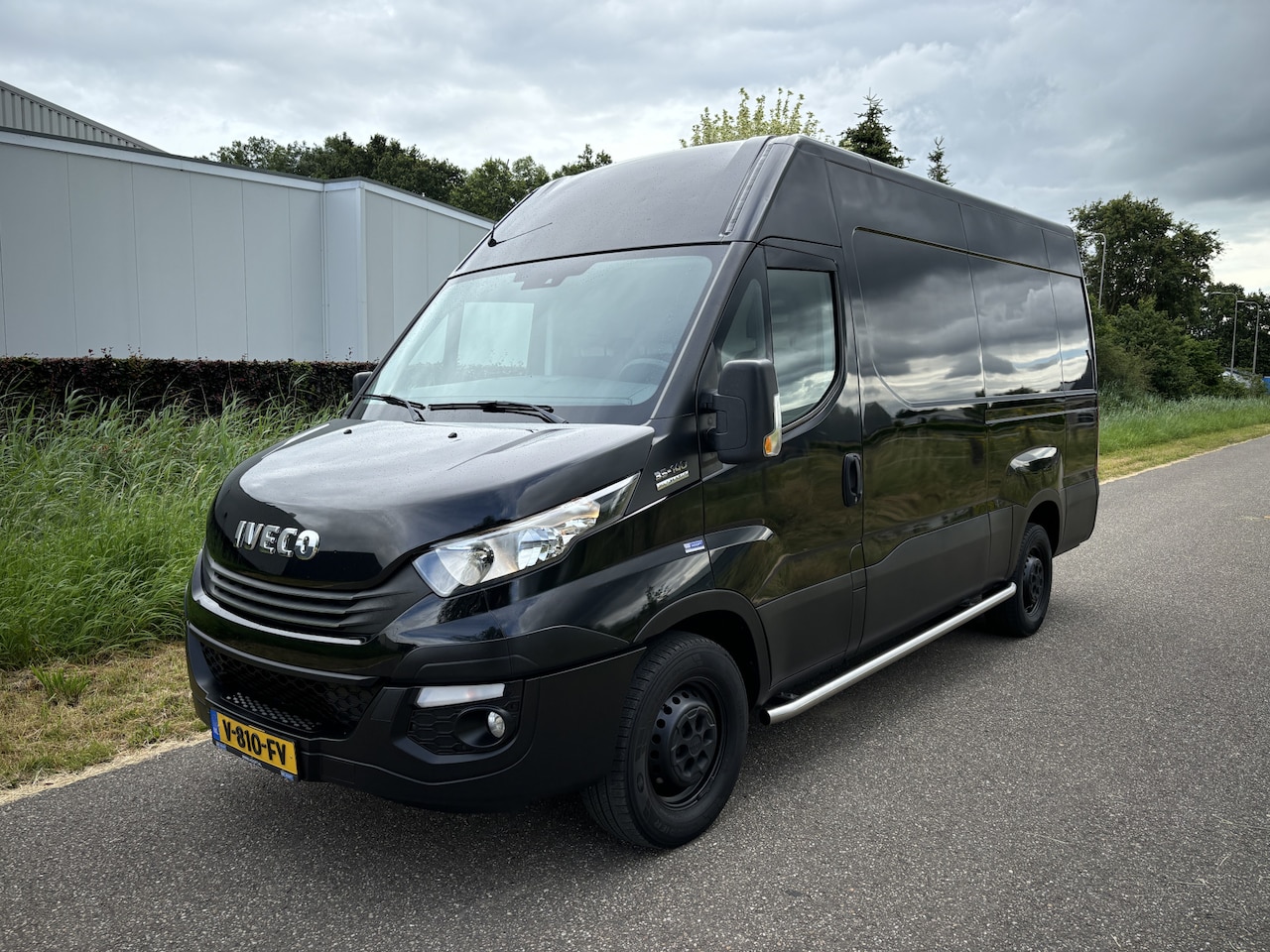 Iveco Daily - 35S14V 2.3 / AUTOMAAT / LAADKLEP / NAVI / AIRCO - AutoWereld.nl