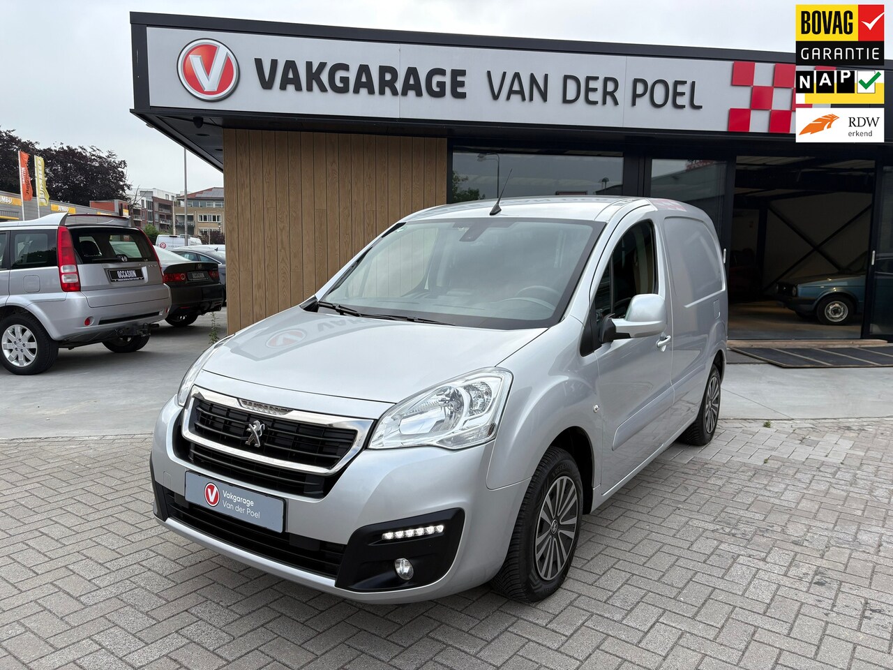 Peugeot Partner - 120 1.6 BlueHDi 75 L1 Premium Pack 120 1.6 BlueHDi 75 L1 Premium Pack - AutoWereld.nl