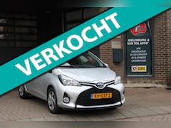 Toyota Yaris - 1.5 Hybrid Trend Bi-Tone // Camera // Automaat // Lage kilometertstand