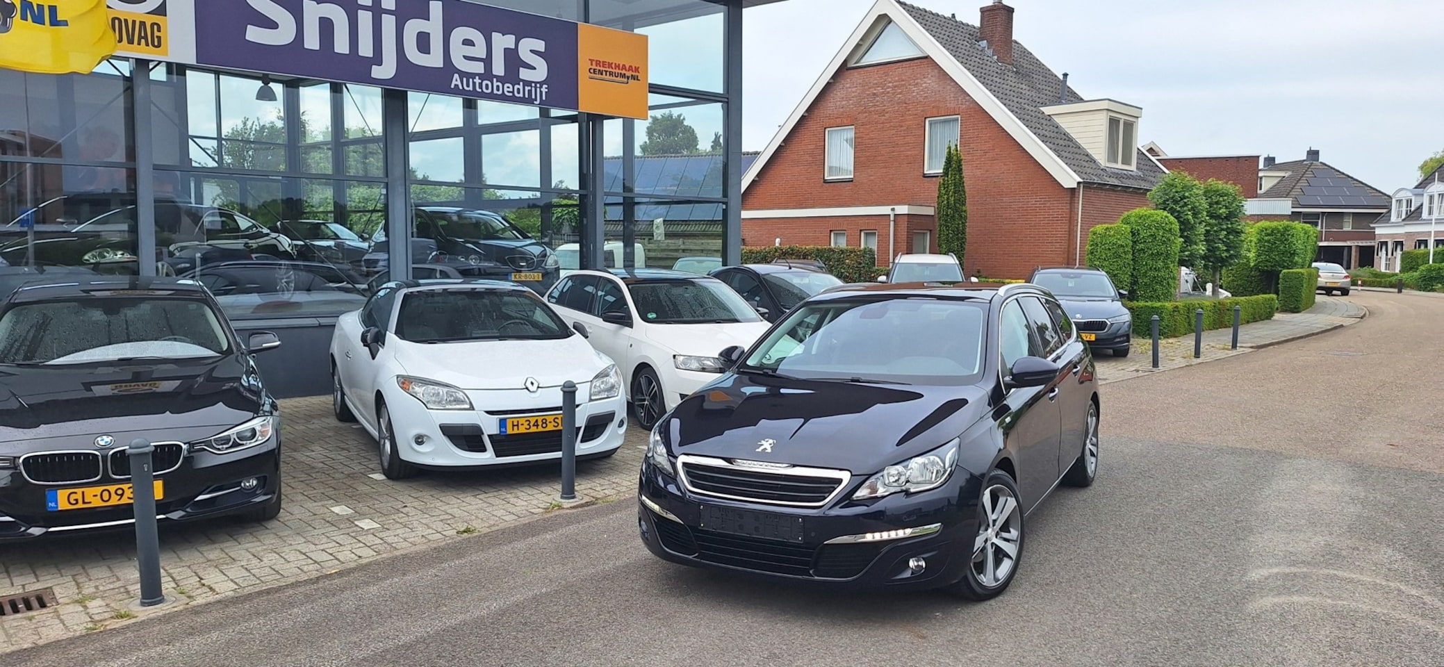 Peugeot 308 - 1.2 PureTech Allure PANO/NAVI - AutoWereld.nl