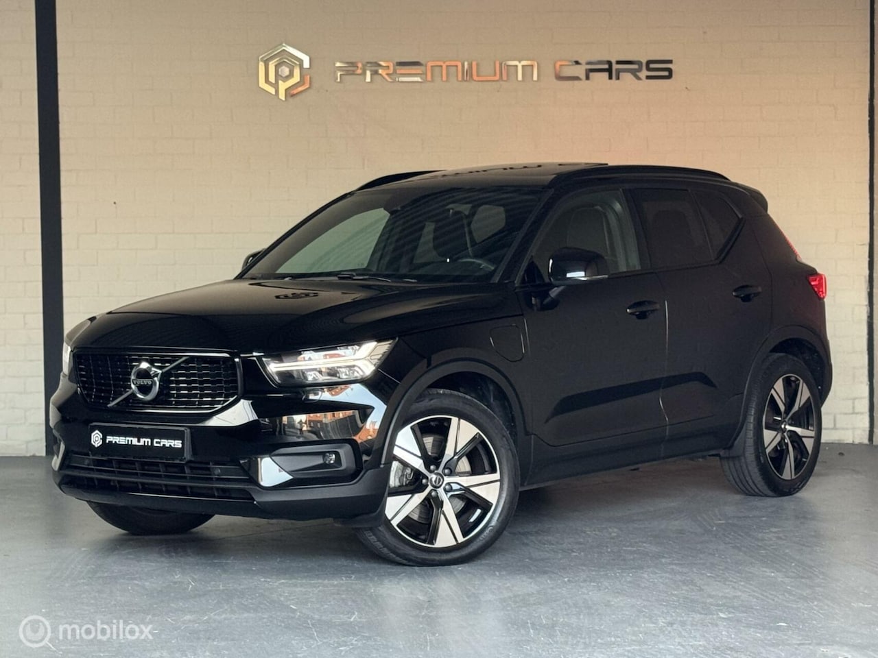 Volvo XC40 - T4 R-Design | Pano | Keyless | Trekhaak | ACC - AutoWereld.nl