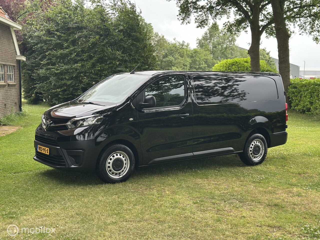 Toyota ProAce Worker - 2.0 D-4D Black Line L3H1 AUTOMAAT zwart - AutoWereld.nl